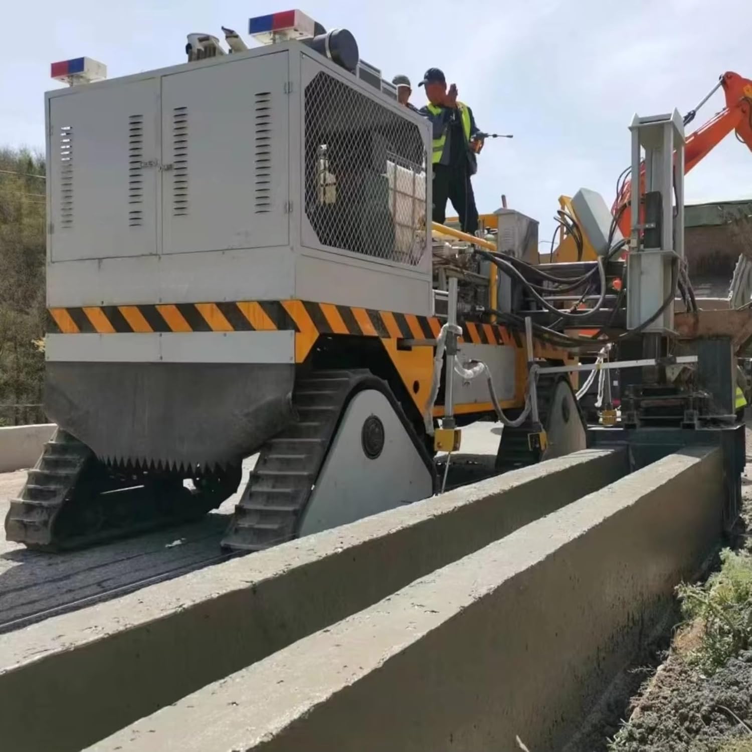 buy automatic curb paver,automatic slipform curb paver review,best stringless curb machine,buy concrete curb paving machine,self-propelled curb paver pros cons,GPS curb machine worth buying unboxing and complete package contents