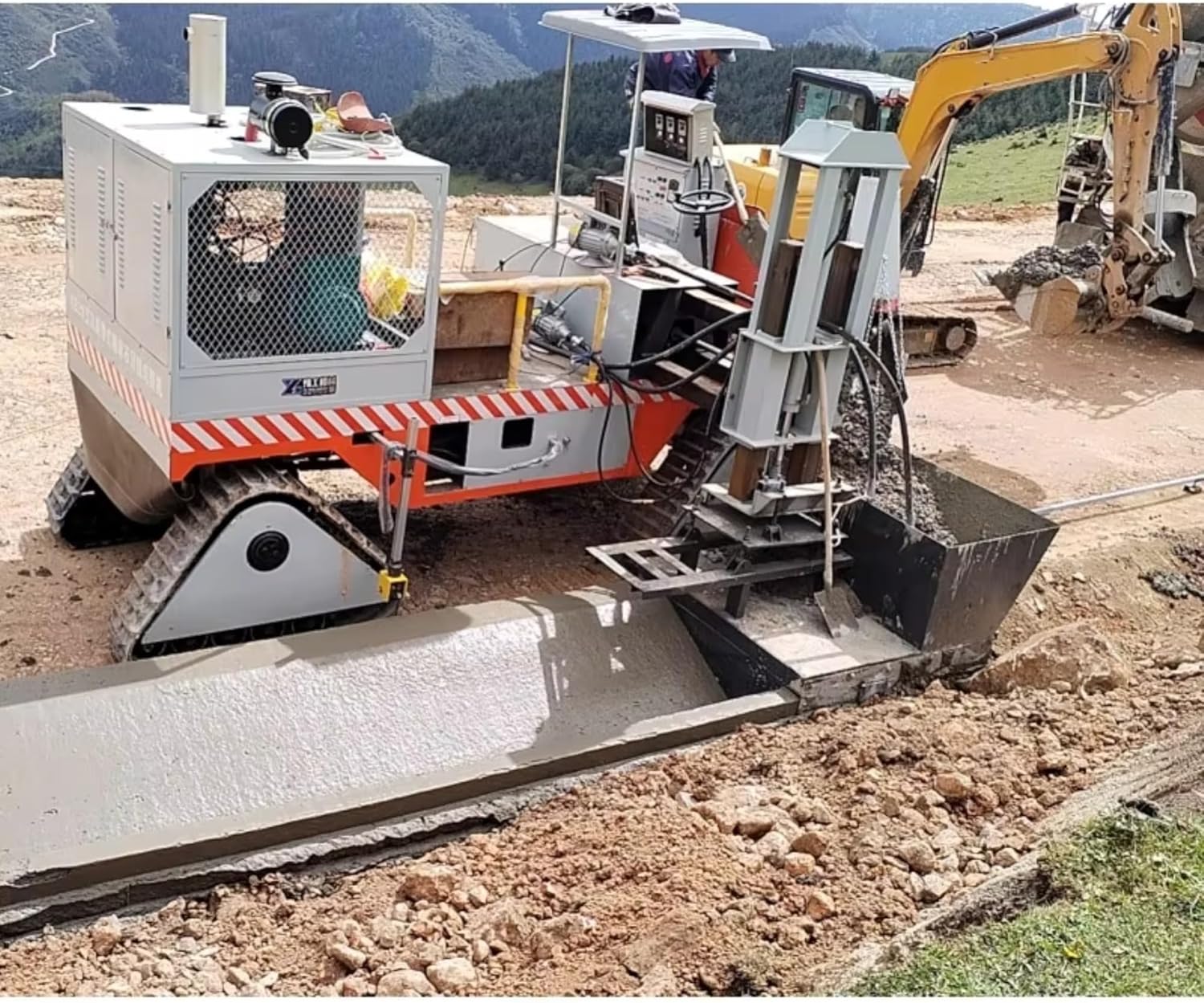 concrete curb slipform machine,tracked curb paver machine,curb and gutter machine pros cons,hydraulic curb construction equipment,best concrete curb paving machine,should I buy a curb slipform paver performance testing and real-world results