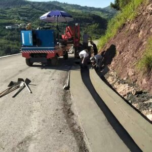 Image 1 of semi-automatic concrete slipform curb machine